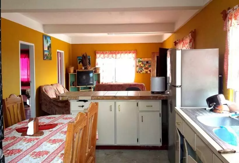 پانسیون Belize Cultural Adventure Guesthouse
