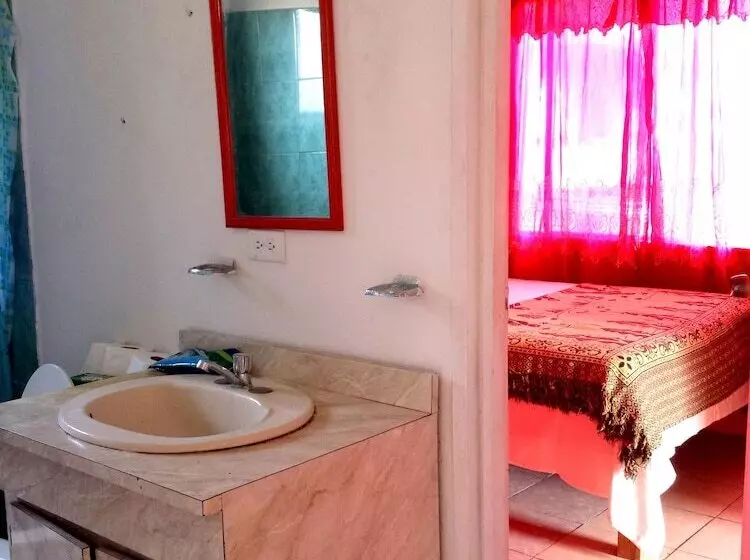 پانسیون Belize Cultural Adventure Guesthouse