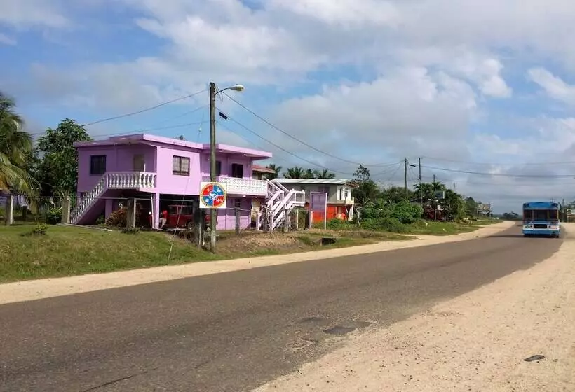 پانسیون Belize Cultural Adventure Guesthouse