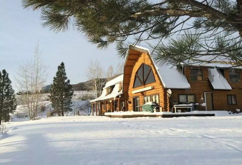 Snowberry Inn Bed & Breakfast