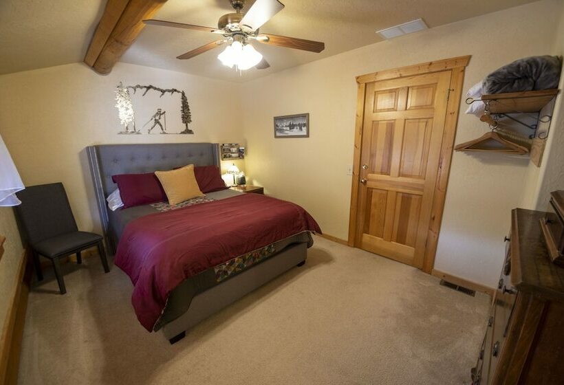 Snowberry Inn Bed & Breakfast