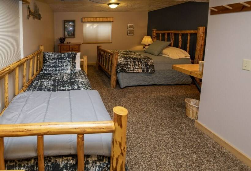 Snowberry Inn Bed & Breakfast