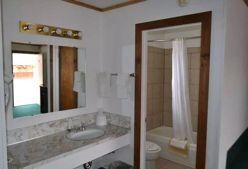 The Village Inn Motel And Restaurant