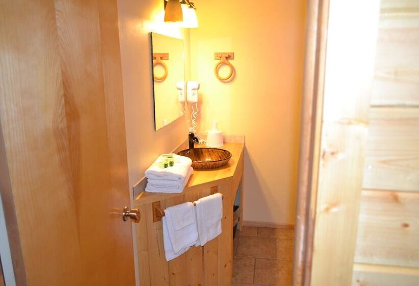 The Village Inn Motel And Restaurant