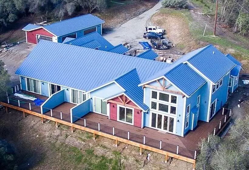 Aamiaismajoitus (B&B) Inn The Woods Suites