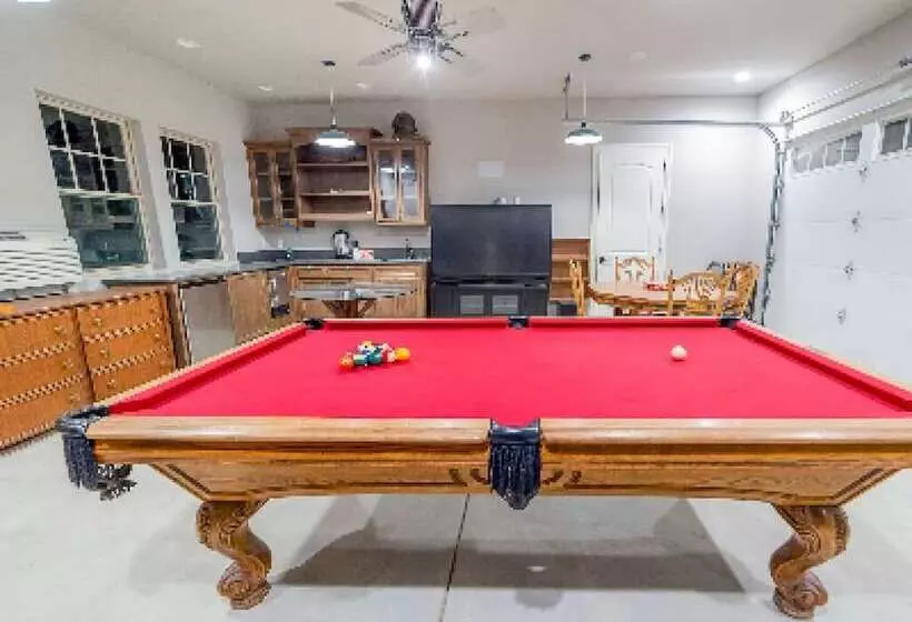 Aamiaismajoitus (B&B) Inn The Woods Suites