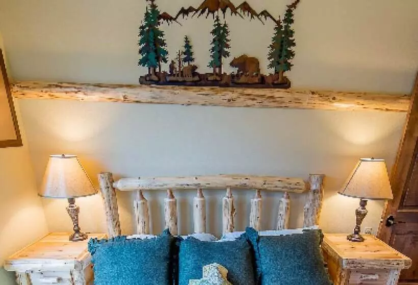 Aamiaismajoitus (B&B) Inn The Woods Suites