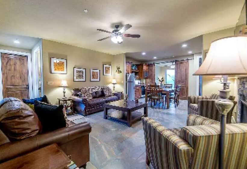 Aamiaismajoitus (B&B) Inn The Woods Suites