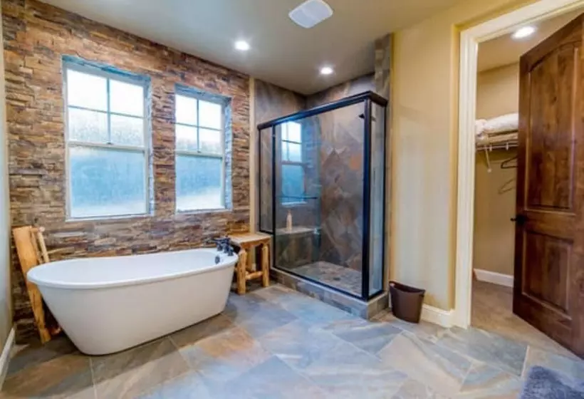 Aamiaismajoitus (B&B) Inn The Woods Suites