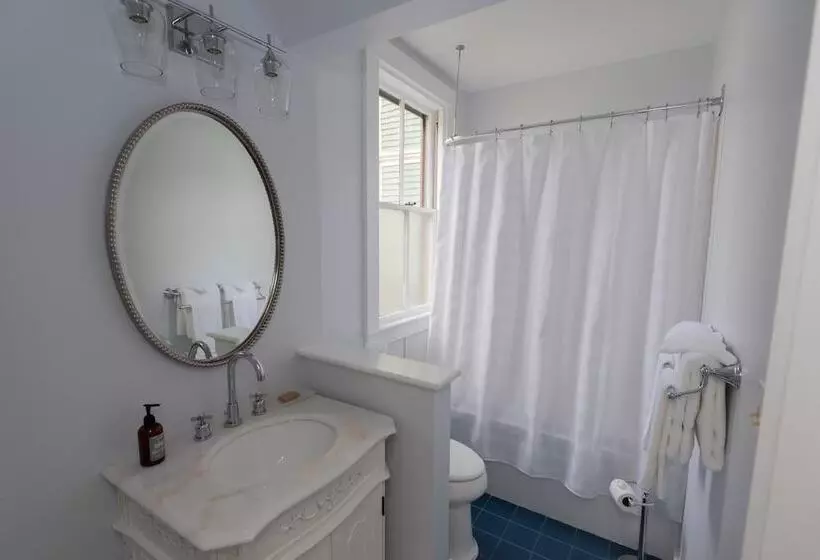 Aamiaismajoitus (B&B) Limerock Inn