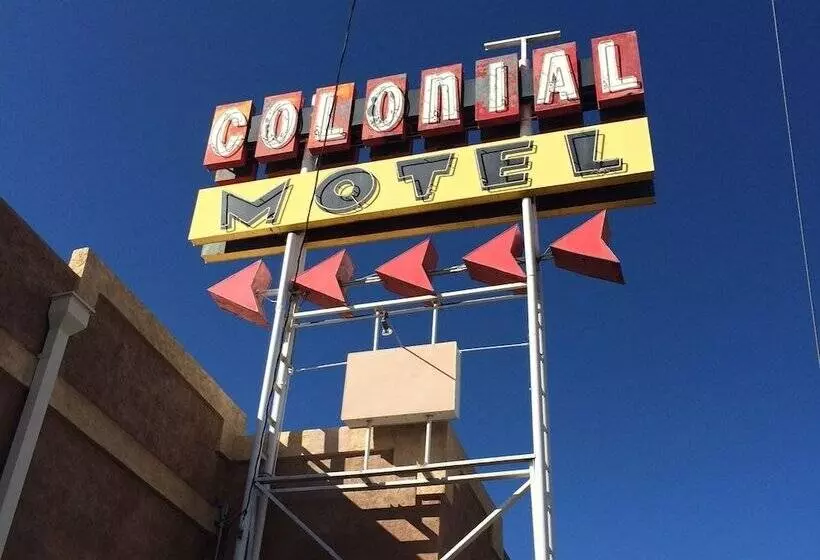 Colonial Motel