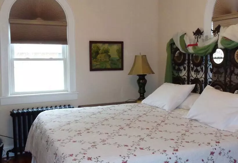 Connellsville B&b