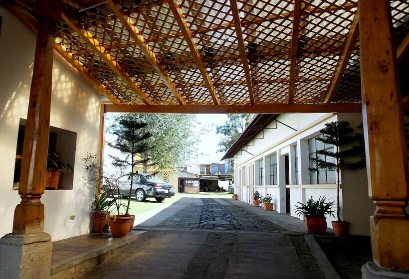 مسافرخانه Hamilton