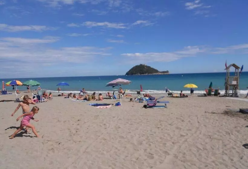 ホテル Camping Delfino