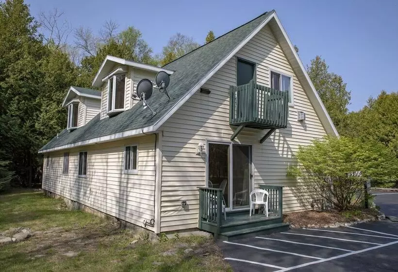 ホテル Ridges Inn & Suites