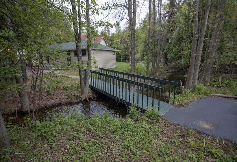 فندق Ridges Inn & Suites