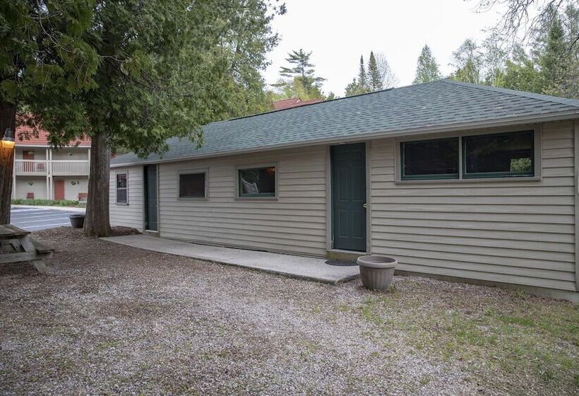 فندق Ridges Inn & Suites