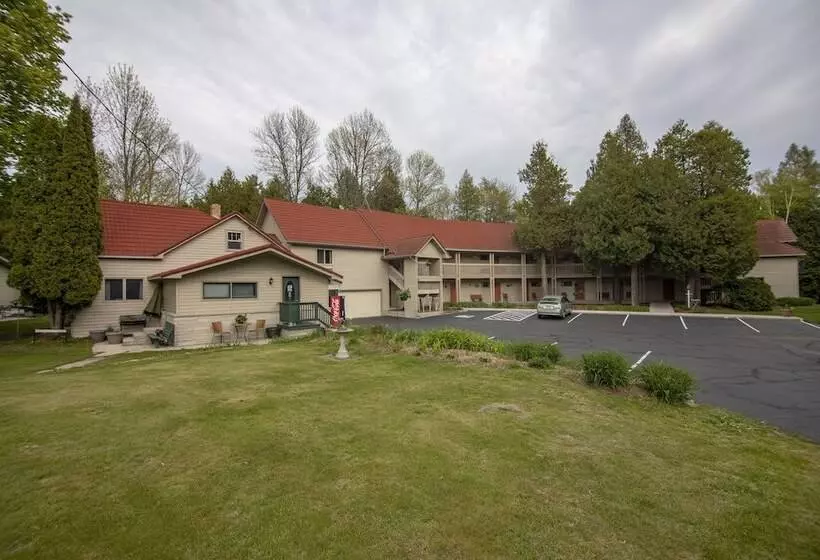 ホテル Ridges Inn & Suites