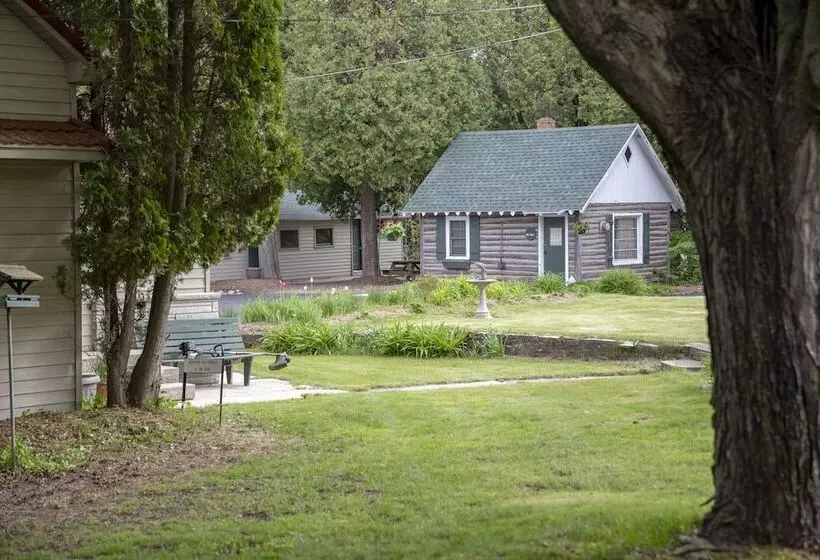 ホテル Ridges Inn & Suites