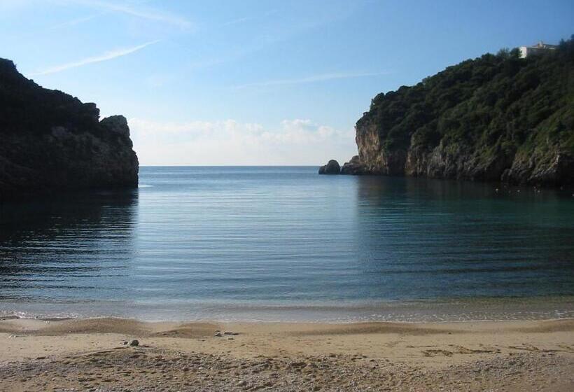 هتل Zefiros Traditional