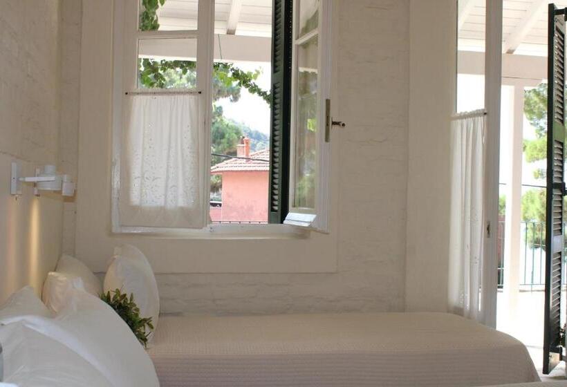 هتل Zefiros Traditional