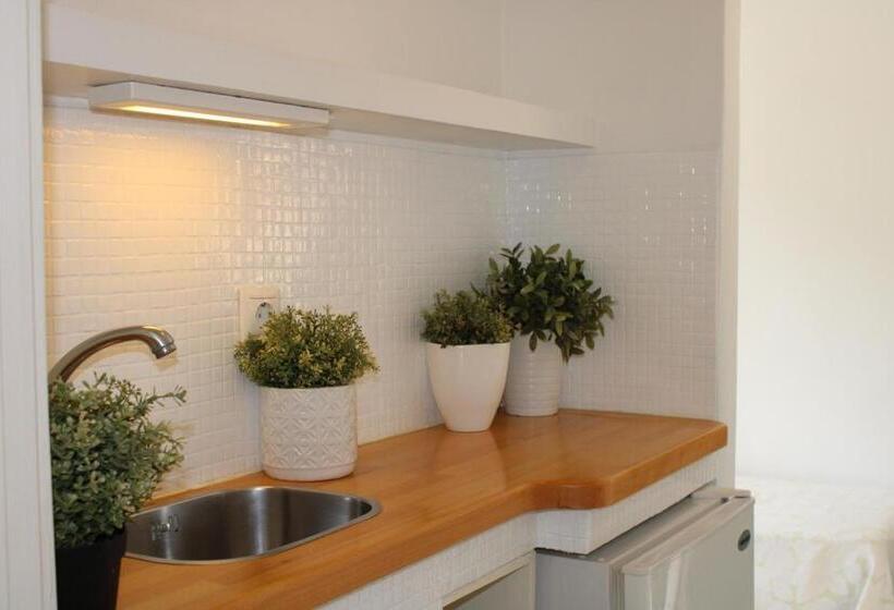 هتل Zefiros Traditional