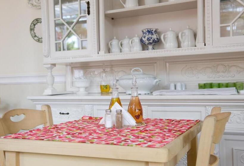 هتل Zefiros Traditional