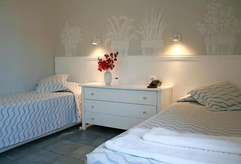 هتل Zefiros Traditional