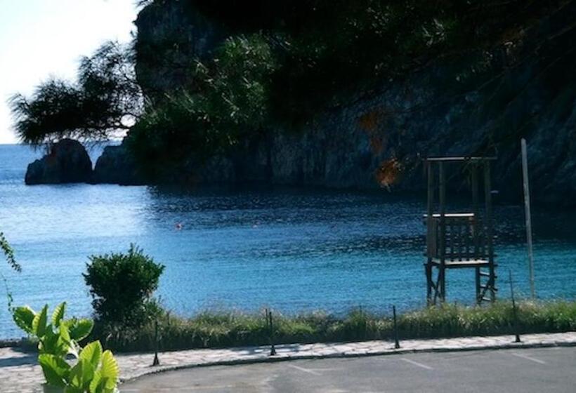 هتل Zefiros Traditional