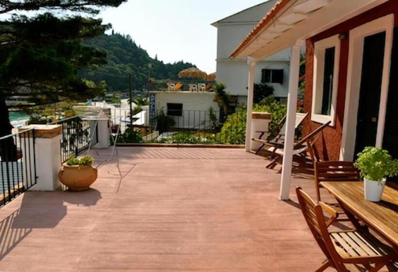 هتل Zefiros Traditional