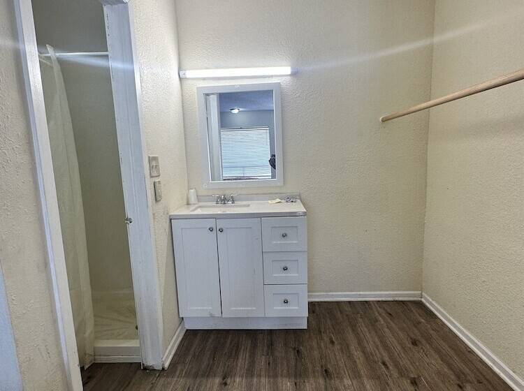 Мотель Economy Inn