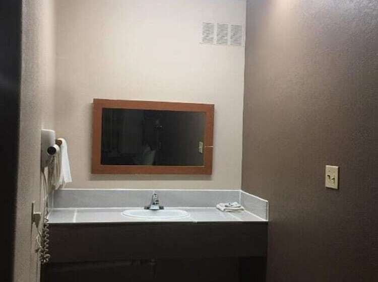 Motel Executive Inn And Suites