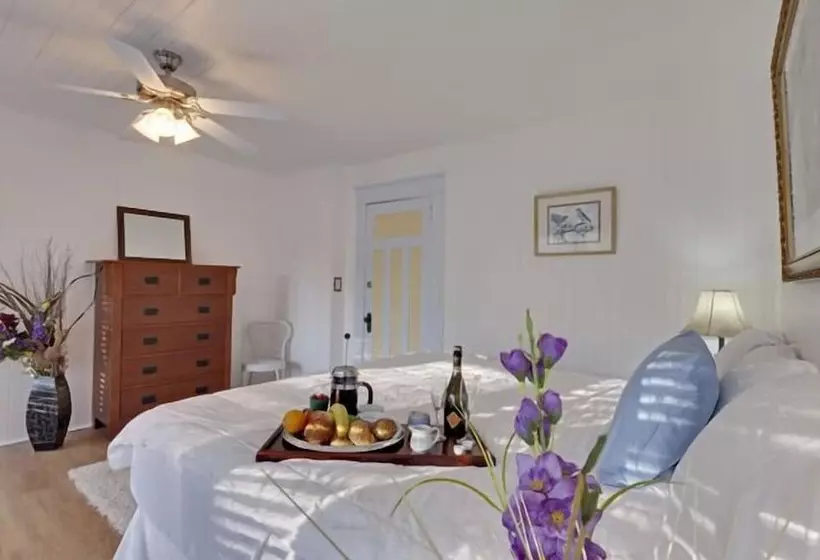 Majatalo Swartz Bay Farm