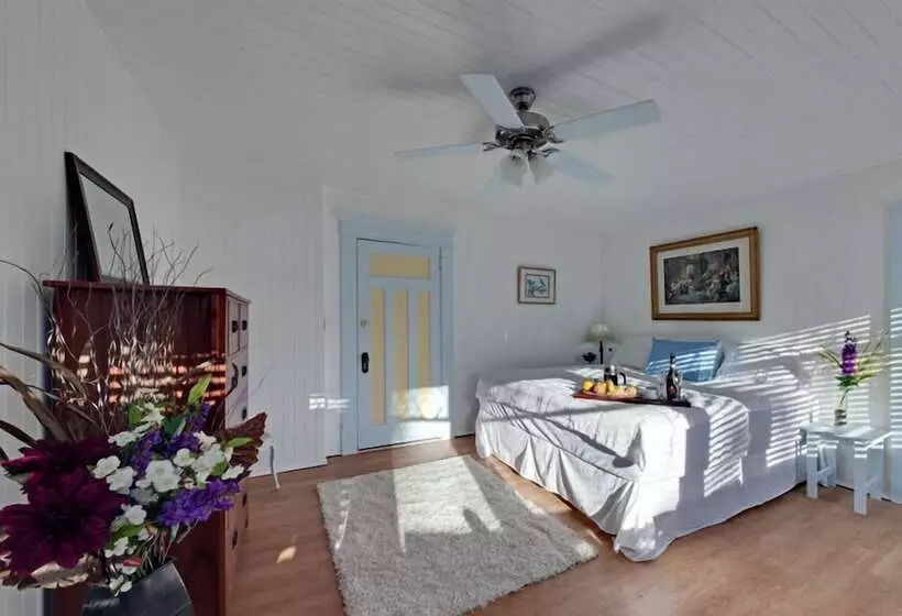 Majatalo Swartz Bay Farm