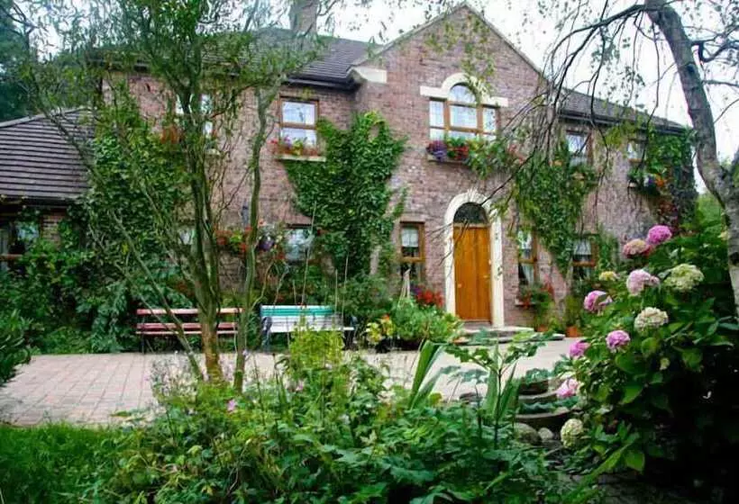 تختخواب و صبحانه Tirconaill Lodge