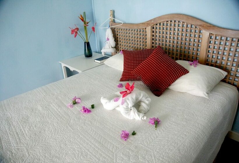 Otel Barefoot Suites