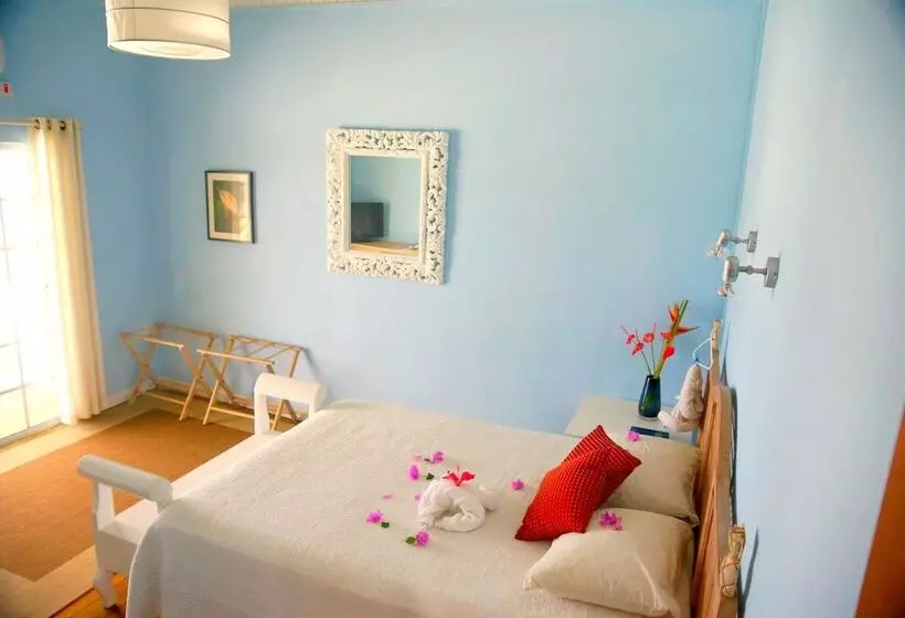 هتل Barefoot Suites