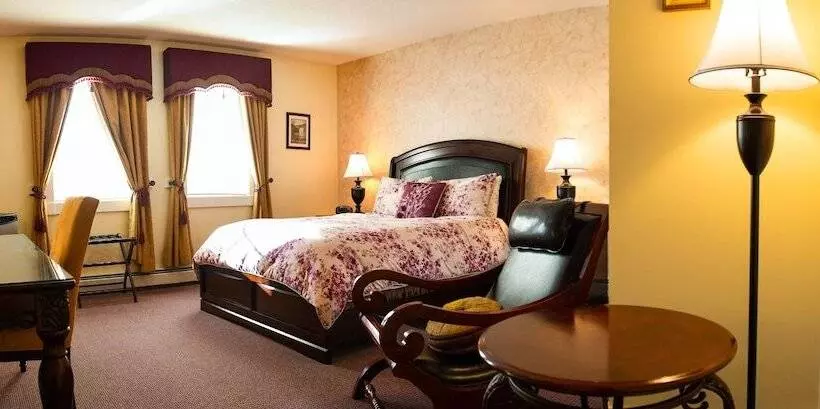 Hotelli Chez Dube Country Inn