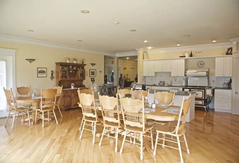 Hotelli Chez Dube Country Inn