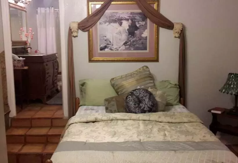 ホテル Pine Rose Inn