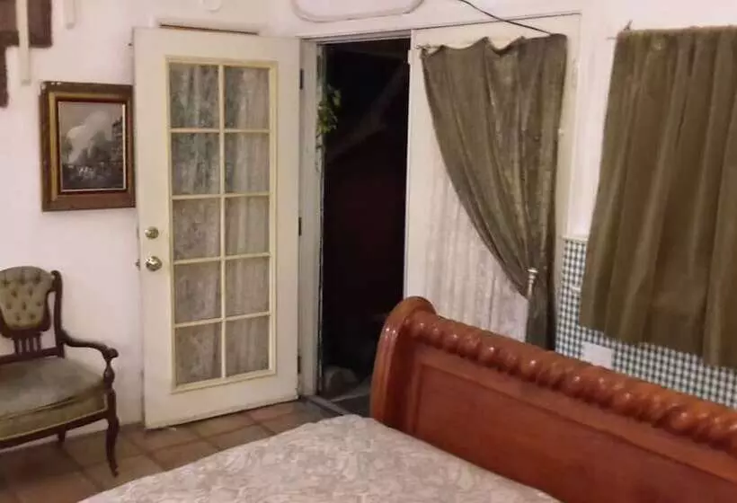 ホテル Pine Rose Inn