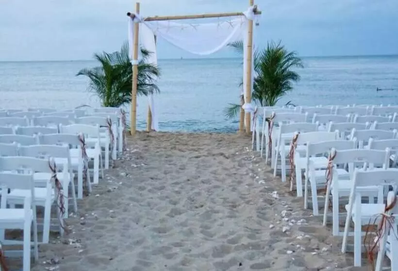 هتل Playa Dorada