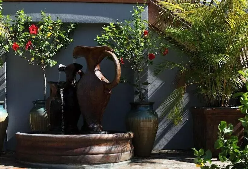 ホテル The Almanett