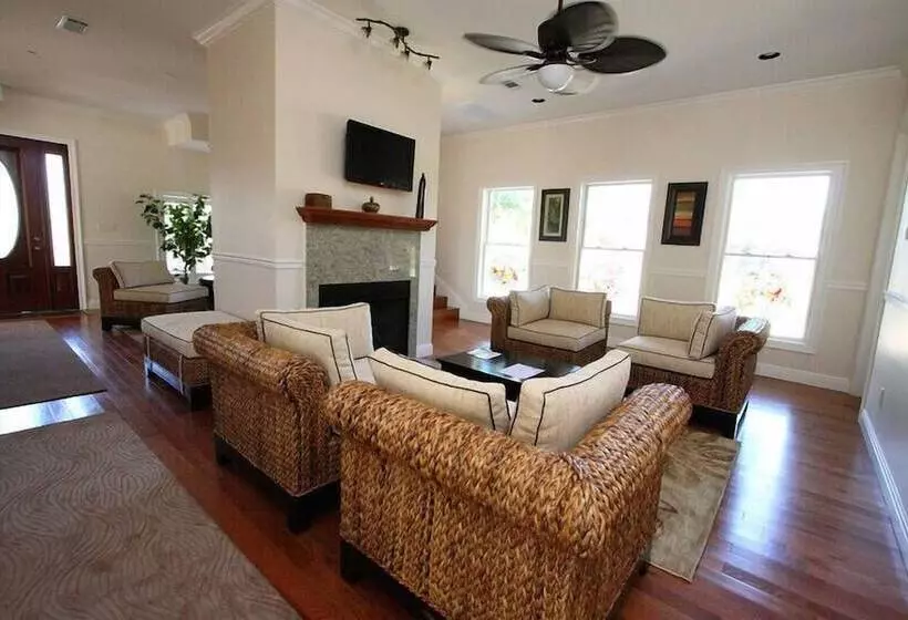 ホテル The Almanett