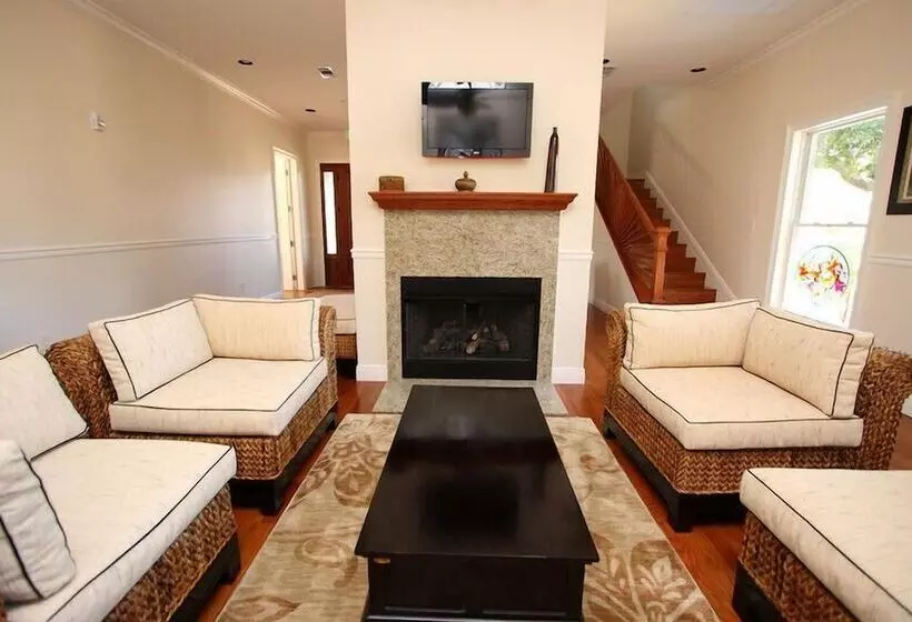 ホテル The Almanett