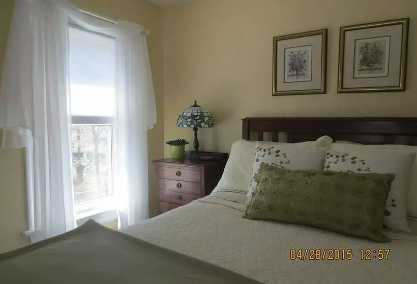 Robinsong Bed And Breakfast