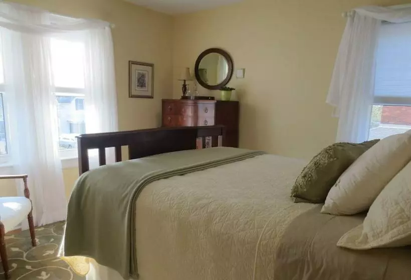 Robinsong Bed And Breakfast