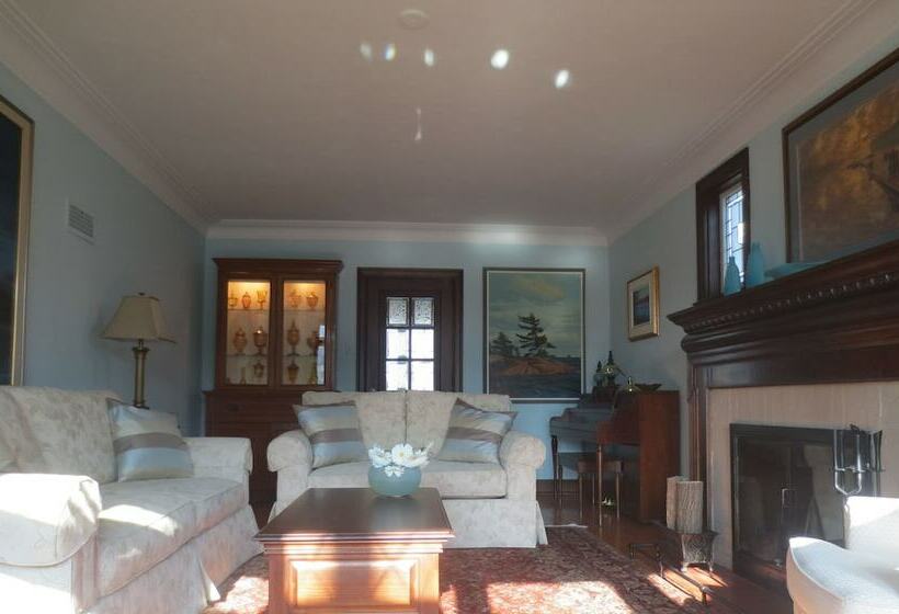 Robinsong Bed And Breakfast