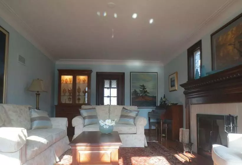 Robinsong Bed And Breakfast