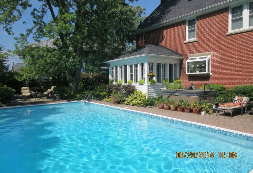 Robinsong Bed And Breakfast